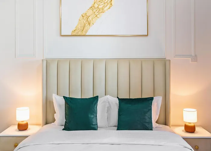 Elegant Studio Living In Discovery Gardens
